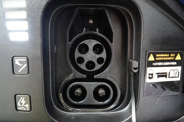 2023 Kia EV6 — photo 8 of 22
