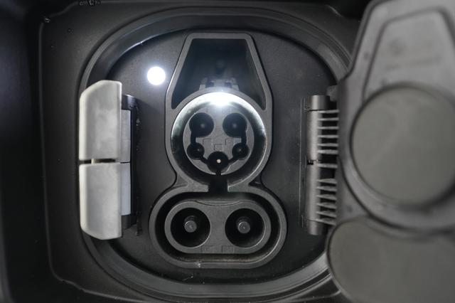 2023 BMW i4 — photo 8 of 20