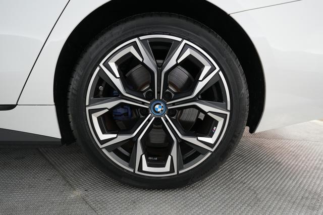 2023 BMW i4 — photo 7 of 20
