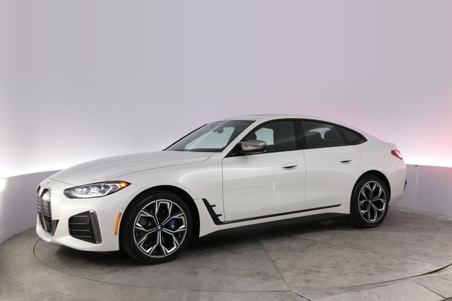 2023 BMW i4 — photo 14 of 20