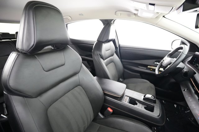 2023 Nissan Ariya — photo 18 of 20