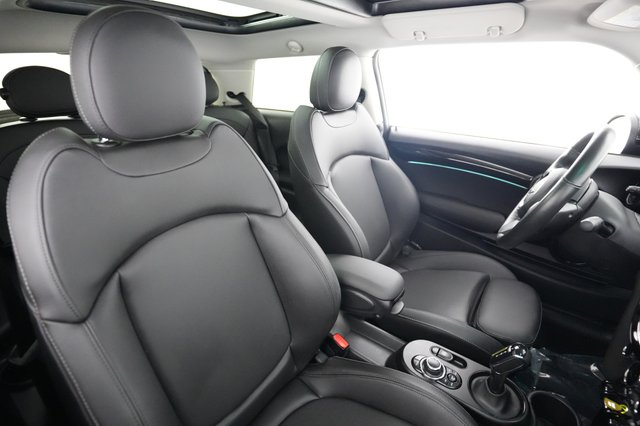 2024 MINI Cooper SE — photo 18 of 20