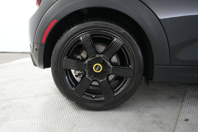 2024 MINI Cooper SE — photo 17 of 20