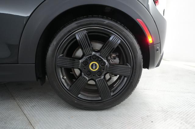 2024 MINI Cooper SE — photo 7 of 20
