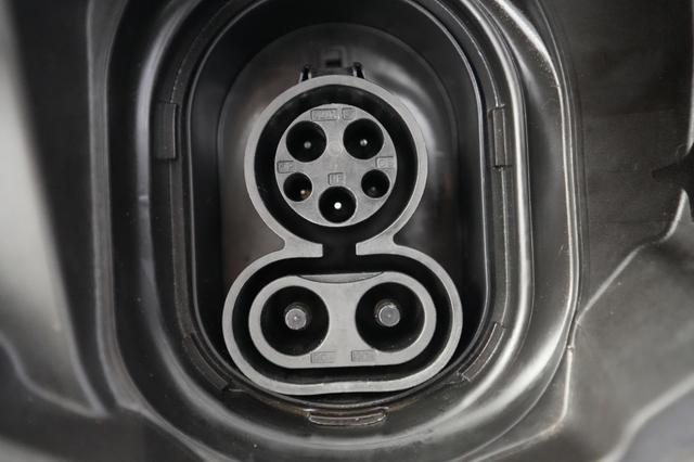2024 MINI Cooper SE — photo 8 of 20
