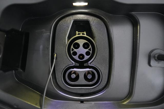 2024 Chevrolet Equinox EV — photo 8 of 21
