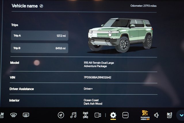 2024 Rivian R1S — photo 5 of 24