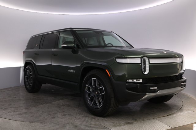 2024 Rivian R1S — photo 10 of 24