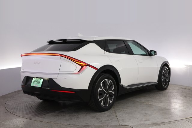 2024 Kia EV6 — photo 2 of 21