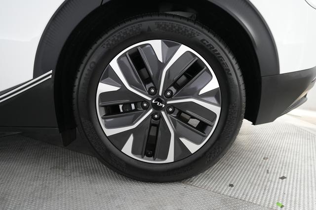 2024 Kia EV6 — photo 7 of 21