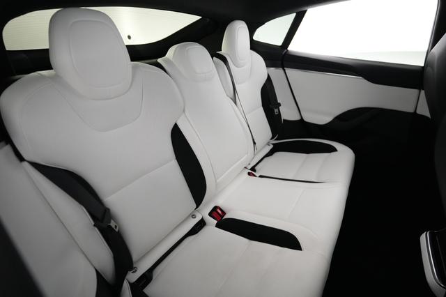 2025 Tesla Model S — photo 4 of 25
