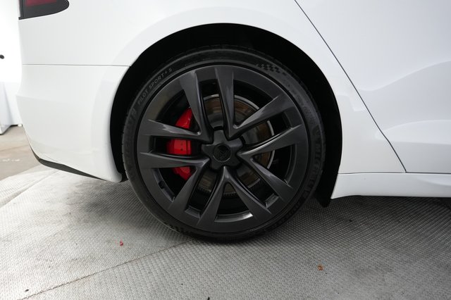 2025 Tesla Model S — photo 17 of 25