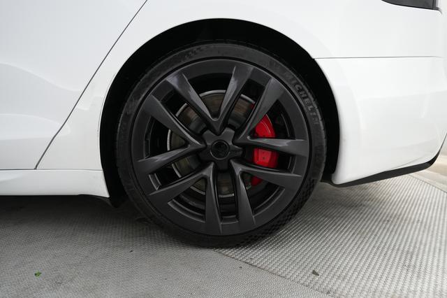 2025 Tesla Model S — photo 7 of 25