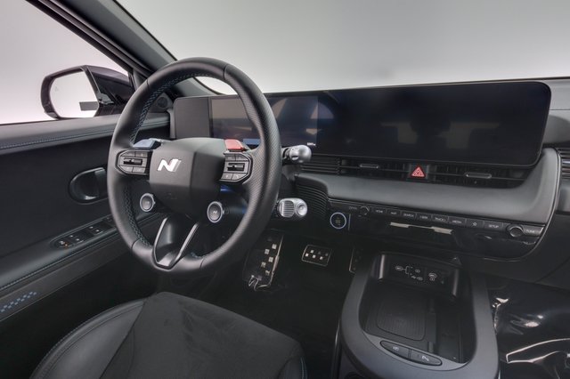 2025 Hyundai IONIQ 5 — photo 20 of 23