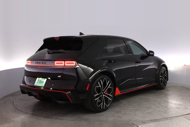 2025 Hyundai IONIQ 5 — photo 2 of 23