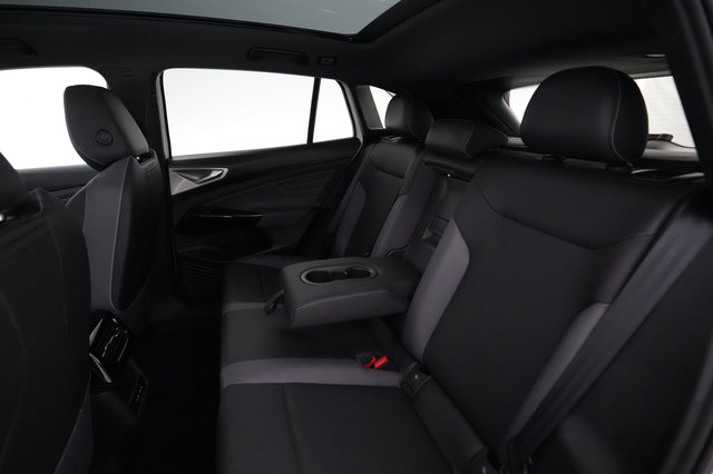 2025 Volkswagen ID.4 — photo 17 of 18