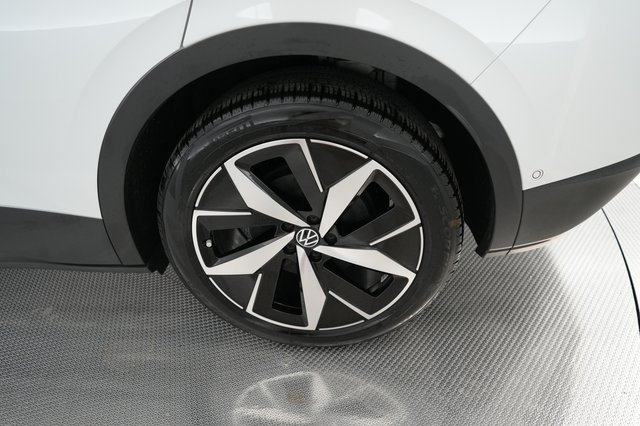 2025 Volkswagen ID.4 — photo 15 of 18