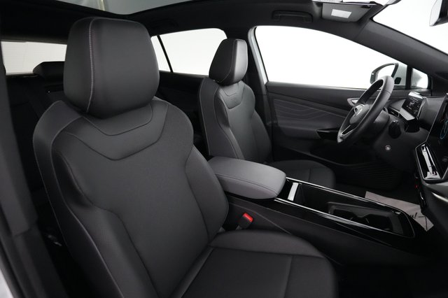 2025 Volkswagen ID.4 — photo 16 of 18