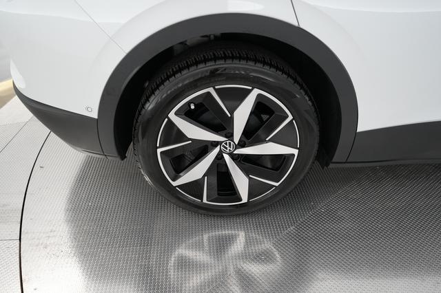 2025 Volkswagen ID.4 — photo 7 of 18