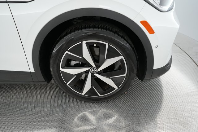 2025 Volkswagen ID.4 — photo 13 of 18