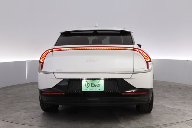 2022 Kia EV6 — photo 12 of 21