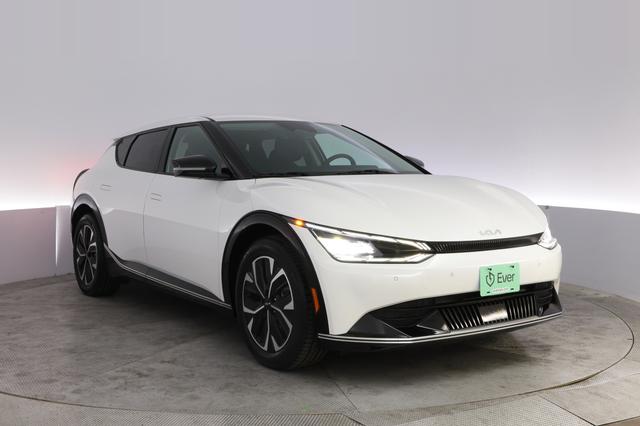 2022 Kia EV6 — photo 10 of 21
