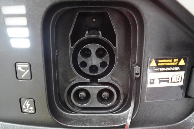 2022 Kia EV6 — photo 8 of 21