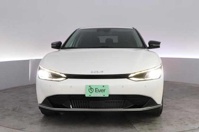 2022 Kia EV6 — photo 9 of 21
