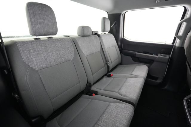 2023 Ford F-150 Lightning — photo 4 of 15