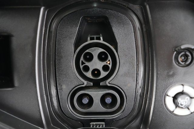 2023 Ford F-150 Lightning — photo 8 of 15