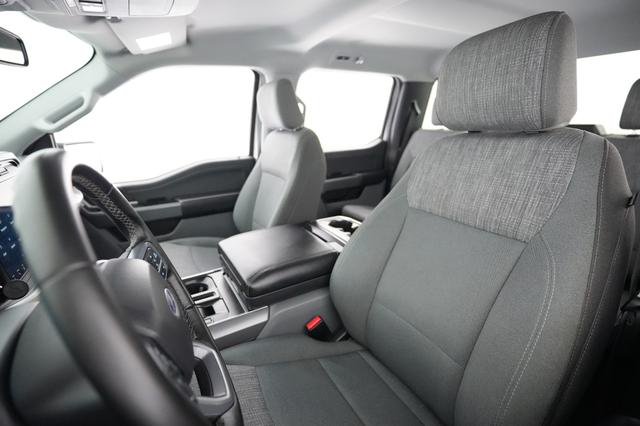 2023 Ford F-150 Lightning — photo 3 of 15