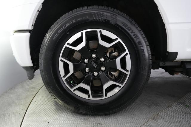 2023 Ford F-150 Lightning — photo 9 of 15