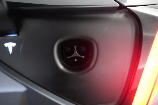 2023 Tesla Model 3 — photo 8 of 24