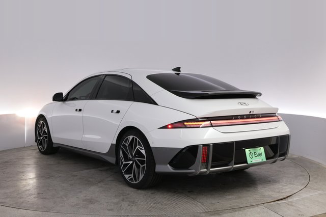 2023 Hyundai IONIQ 6 — photo 13 of 21