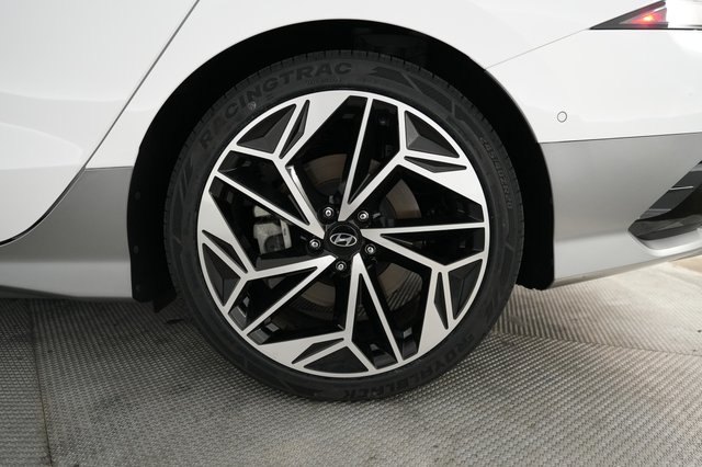 2023 Hyundai IONIQ 6 — photo 7 of 21