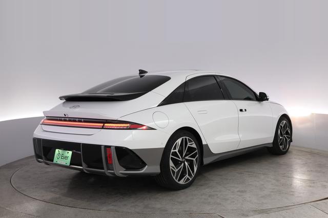 2023 Hyundai IONIQ 6 — photo 2 of 21