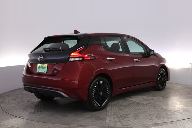 2024 Nissan LEAF — photo 2 of 23