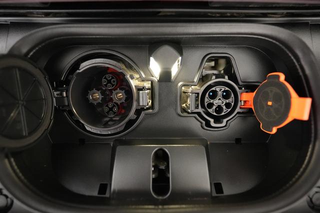 2024 Nissan LEAF — photo 8 of 23