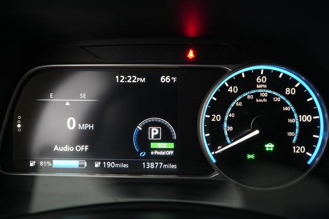 2024 Nissan LEAF — photo 5 of 23