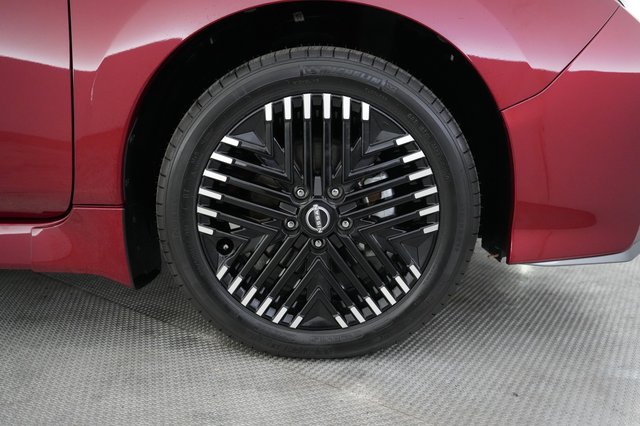 2024 Nissan LEAF — photo 16 of 23
