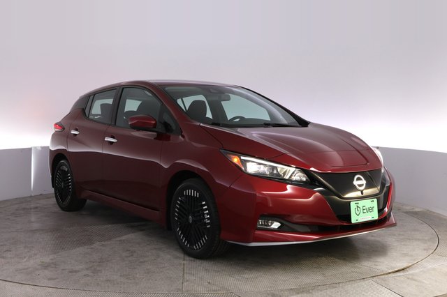 2024 Nissan LEAF — photo 10 of 23