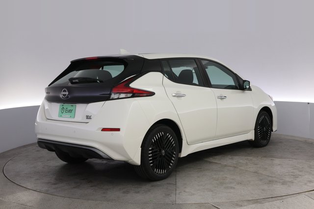 2024 Nissan LEAF — photo 2 of 24