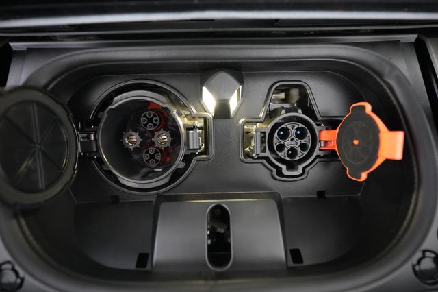 2024 Nissan LEAF — photo 8 of 24