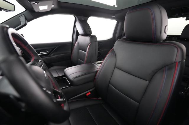 2025 Chevrolet Silverado EV — photo 3 of 16