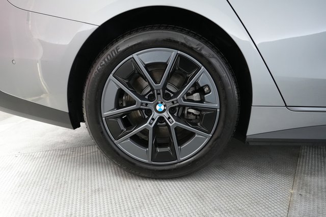 2025 BMW i4 — photo 17 of 23
