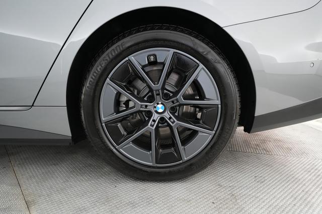 2025 BMW i4 — photo 7 of 23
