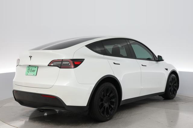 2022 Tesla Model Y — photo 2 of 22