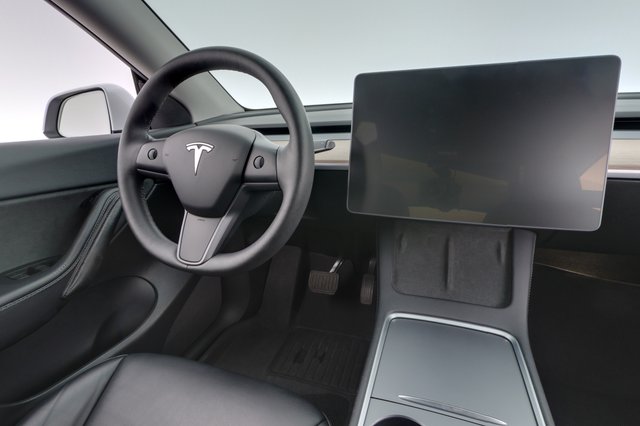2022 Tesla Model Y — photo 18 of 22