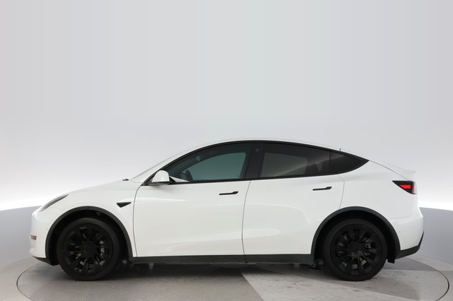 2022 Tesla Model Y — photo 12 of 22