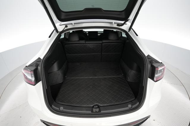2022 Tesla Model Y — photo 6 of 22